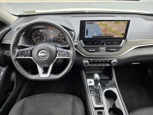 Used 2023 Nissan Altima 2.5 SV w/ SV Premium Package image 6