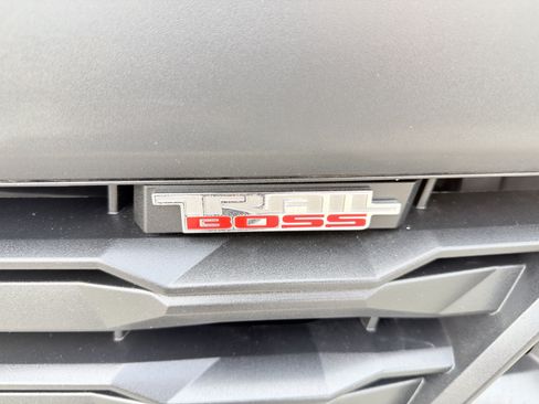Used 2024 Chevrolet Colorado Trail Boss w/ LPO, Dark Essentials Package AWD/4WD image 53