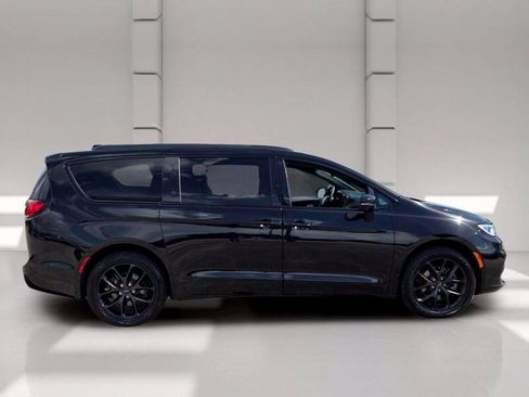 Used 2024 Chrysler Pacifica Touring-L w/ S Appearance Package AWD/4WD image 6