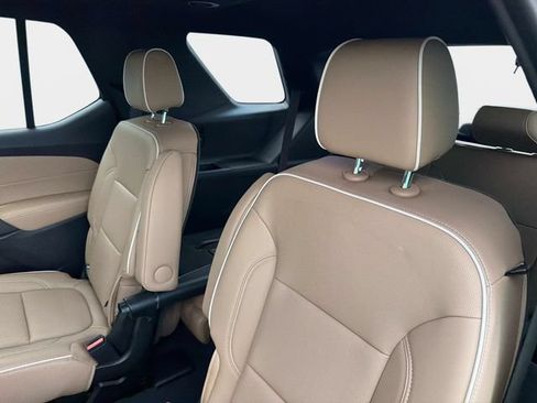 Used 2023 Chevrolet Traverse Premier FWD image 12