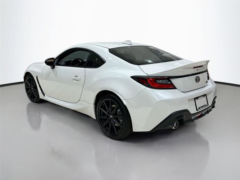 New 2025 Toyota GR86 Premium image 5