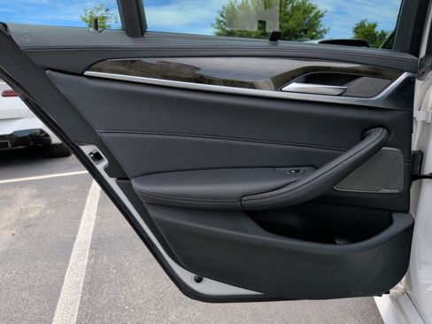 Used 2022 BMW M550i xDrive w/ Dynamic Handling Package image 37