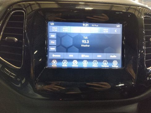 Used 2020 Jeep Compass Latitude FWD image 25
