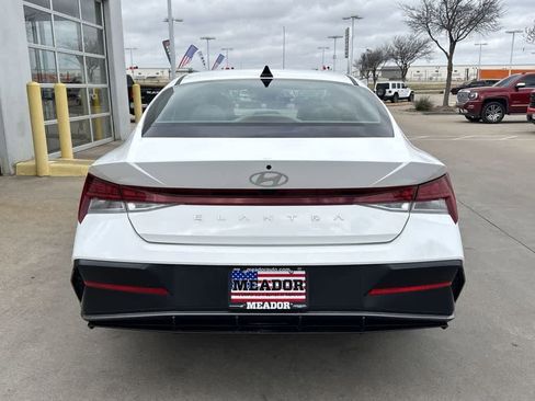 Used 2025 Hyundai Elantra SEL image 5