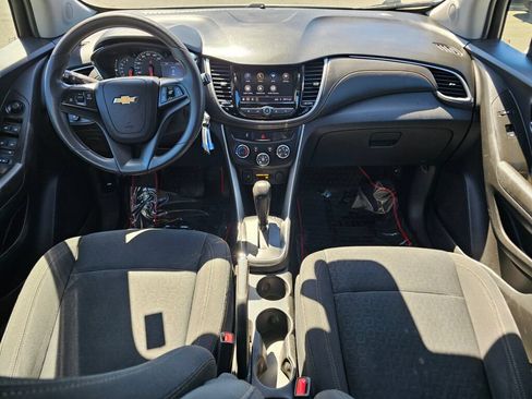 Used 2022 Chevrolet Trax LS w/ Tint and Cruise Package AWD/4WD image 13