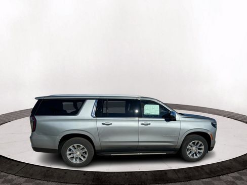 New 2026 Chevrolet Suburban Premier image 6