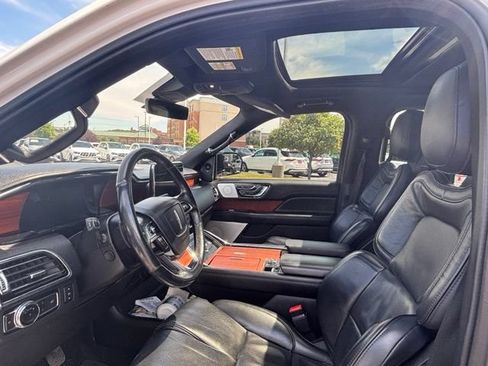 Used 2019 Lincoln Navigator Reserve AWD/4WD image 16