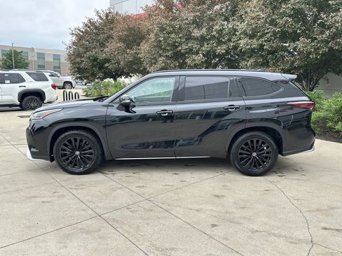 Used 2025 Toyota Highlander XSE AWD/4WD image 11