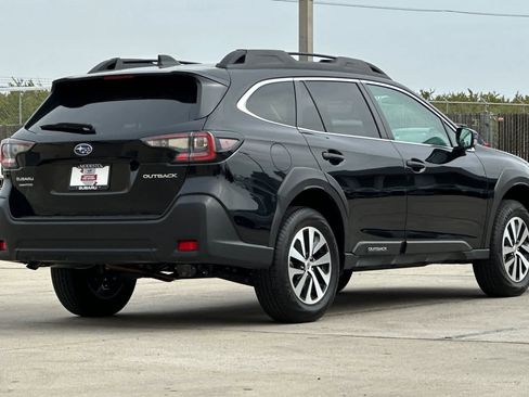 Certified 2025 Subaru Outback Premium image 3