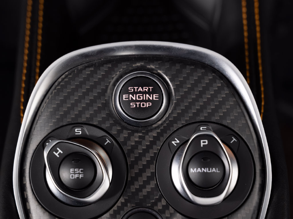 Used 2018 McLaren 570S Spider RWD image 25