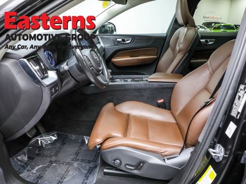 Used 2019 Volvo XC60 T5 Momentum w/ Multimedia Package image 14