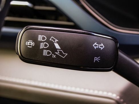 Used 2024 Volkswagen Taos SE w/ Panoramic Sunroof Package image 27