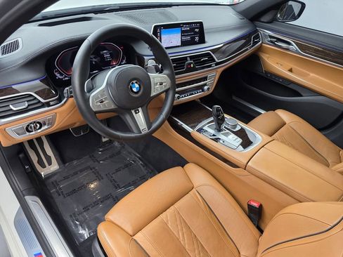 Used 2022 BMW 740i w/ M Sport Package RWD image 11