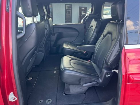 Used 2025 Chrysler Pacifica Select FWD image 14
