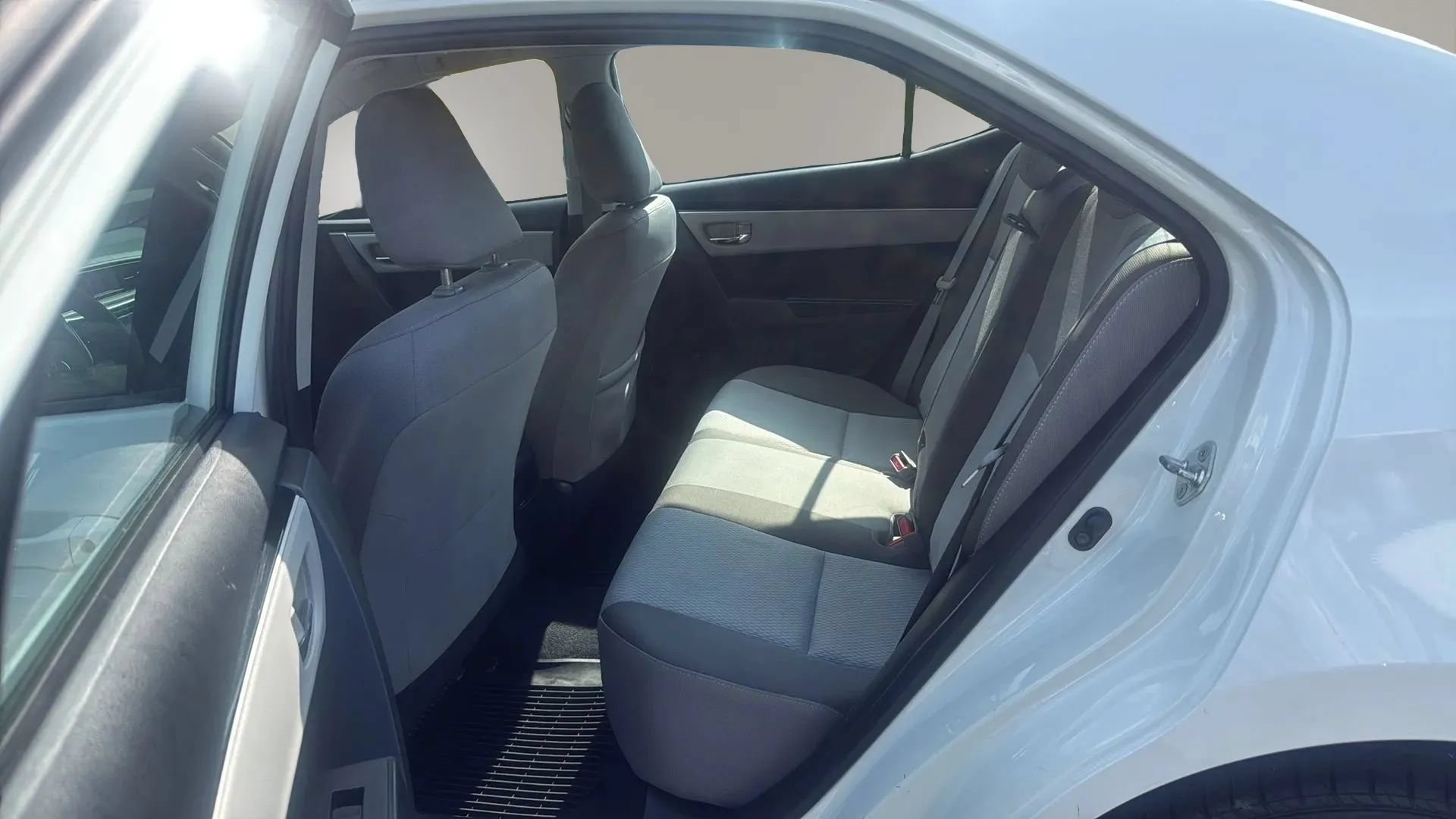 Used 2017 Toyota Corolla LE FWD image 9