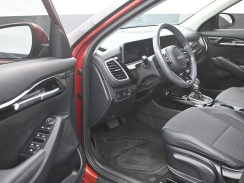 Used 2024 Kia Seltos S FWD image 11