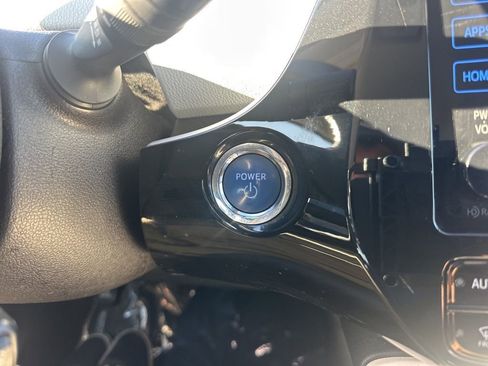 Used 2018 Toyota Prius Three image 20