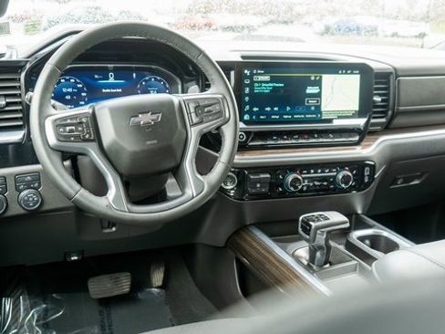 Used 2024 Chevrolet Silverado 1500 LT Trail Boss image 13