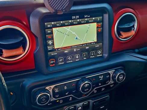 Used 2020 Jeep Wrangler Unlimited Rubicon w/ Dual Top Group AWD/4WD image 17