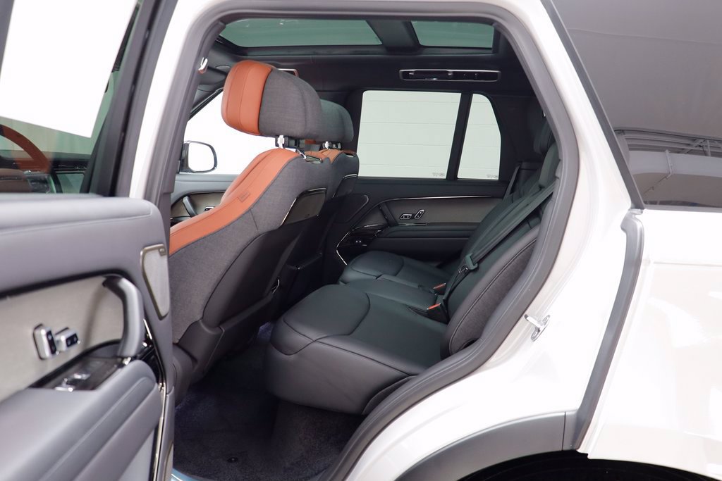 New 2026 Land Rover Range Rover SV AWD/4WD image 19