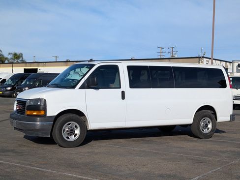 Used 2018 GMC Savana 3500 LT w/ LT Preferred Equipment Group image 2