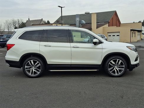 Used 2017 Honda Pilot Touring image 7