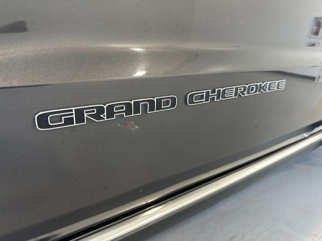 Used 2019 Jeep Grand Cherokee Summit AWD/4WD image 36