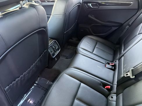 Certified 2025 Porsche Macan AWD/4WD image 13