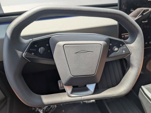 Used 2025 Tesla Cybertruck AWD Crew Cab image 31