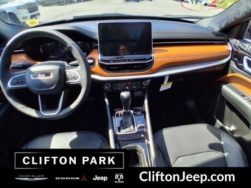 Certified 2025 Jeep Compass Limited w/ Elite Group AWD/4WD image 18