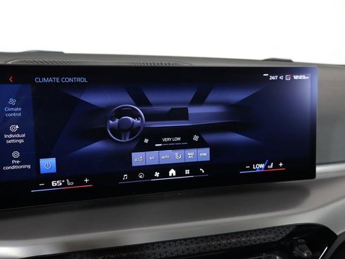 Used 2025 BMW M2 image 41