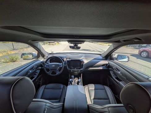 Used 2023 Chevrolet Traverse Premier AWD/4WD image 10