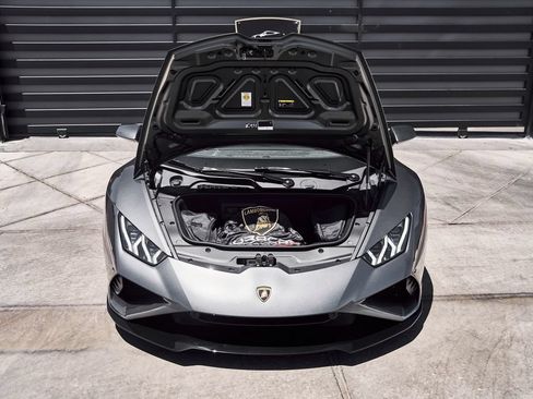 Used 2021 Lamborghini Huracan EVO RWD image 16