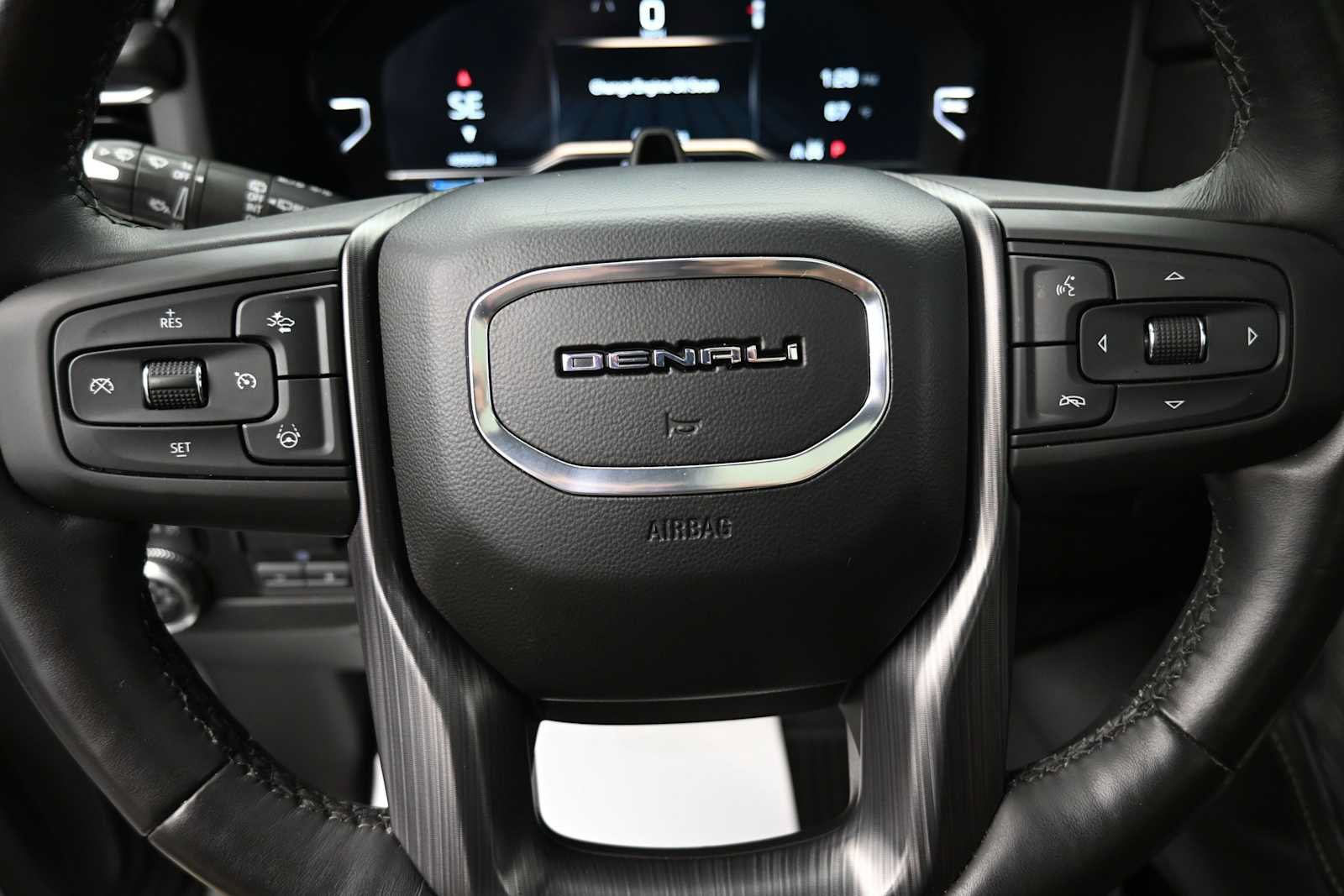 Used 2023 GMC Yukon XL Denali Ultimate AWD/4WD image 6