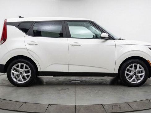 Used 2025 Kia Soul LX w/ LX Technology Package image 11