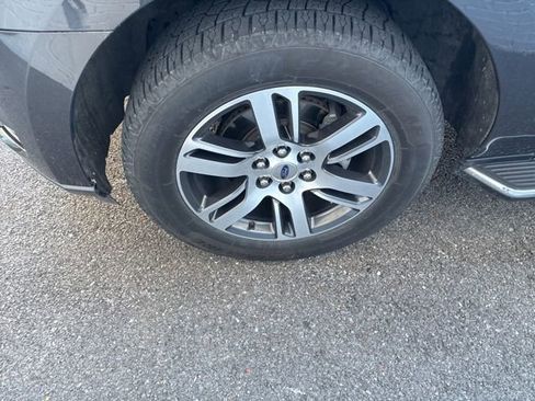 Used 2023 Ford Expedition Limited image 5