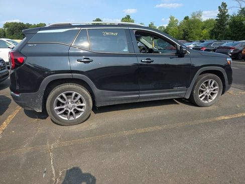 Used 2024 GMC Terrain SLT AWD/4WD image 2