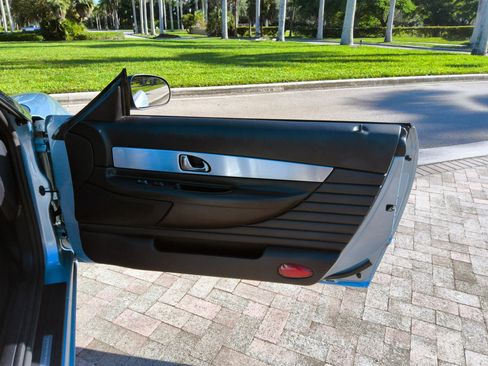 Used 2004 Ford Thunderbird image 12