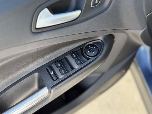 Used 2018 Ford Escape SE image 16