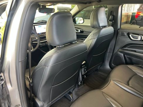 Used 2023 Jeep Compass High Altitude AWD/4WD image 10
