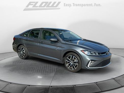 Used 2026 Volkswagen Jetta SE FWD image 1