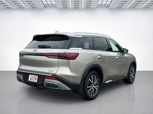 Used 2023 INFINITI QX60 Sensory w/ Vision Package AWD/4WD image 4