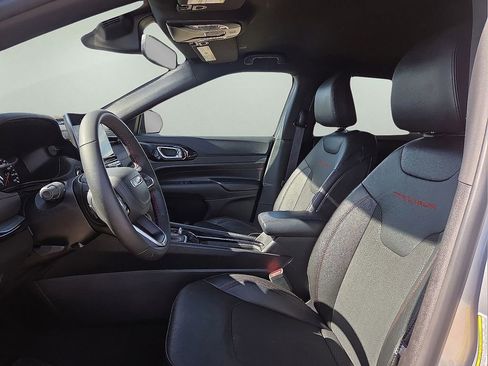 Used 2024 Jeep Compass Trailhawk image 23