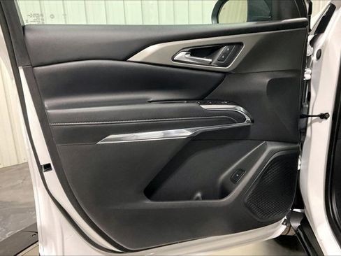 Used 2025 Chevrolet Traverse LT image 23
