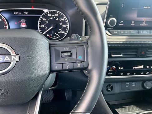 Certified 2025 Nissan Rogue SV FWD image 24