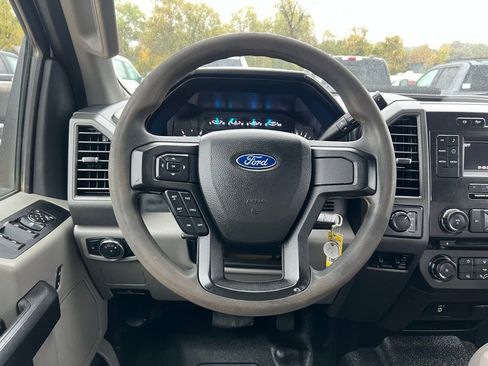 Used 2017 Ford F550 4x4 Crew Cab Super Duty w/ Power Equipment Group image 33