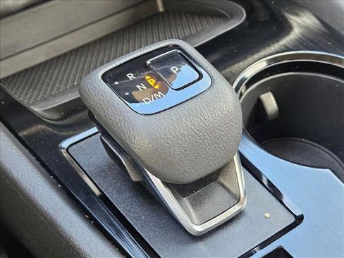 Used 2025 Nissan Rogue SV image 14