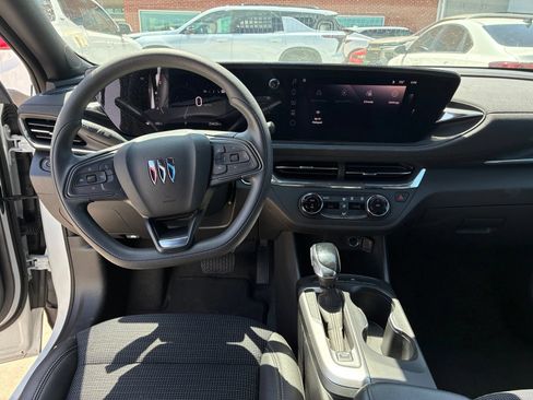 Used 2026 Buick Envista Preferred FWD image 4