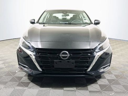 Used 2024 Nissan Altima 2.5 SV image 3