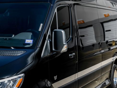 Used 2023 Mercedes-Benz Sprinter 3500 image 25